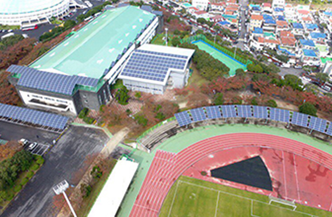 Solar power generation complex utilizing public facilities